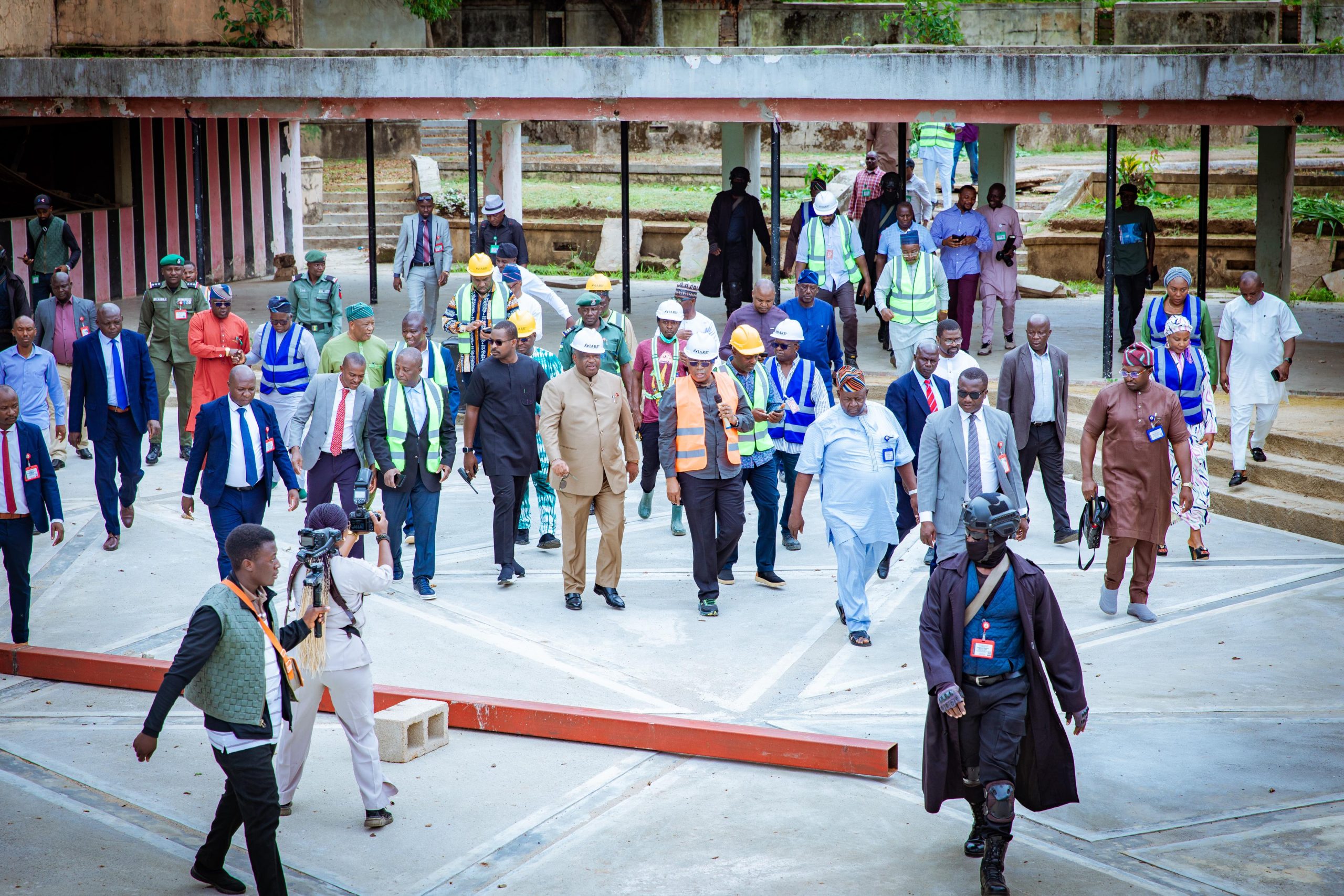 Governor Caleb Inspects Remodeling Of Plateau And Hill Station Hotels